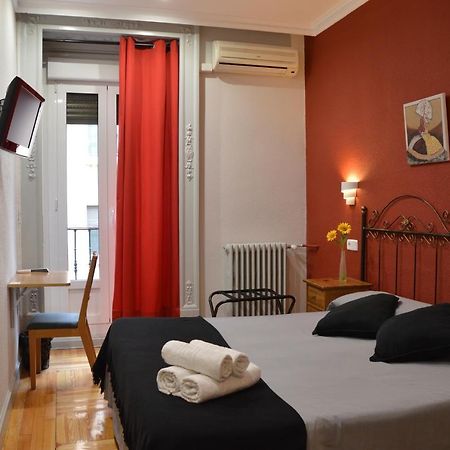 Hostal Aresol Madrid Ngoại thất bức ảnh