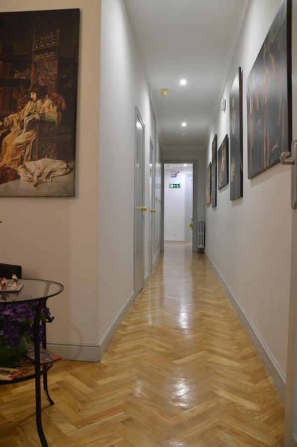 Hostal Aresol Madrid Ngoại thất bức ảnh