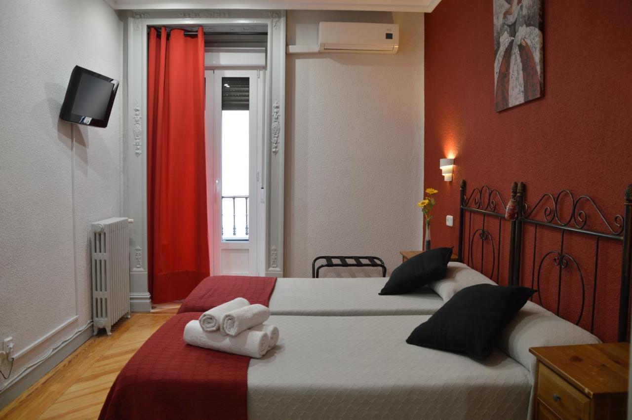 Hostal Aresol Madrid Ngoại thất bức ảnh