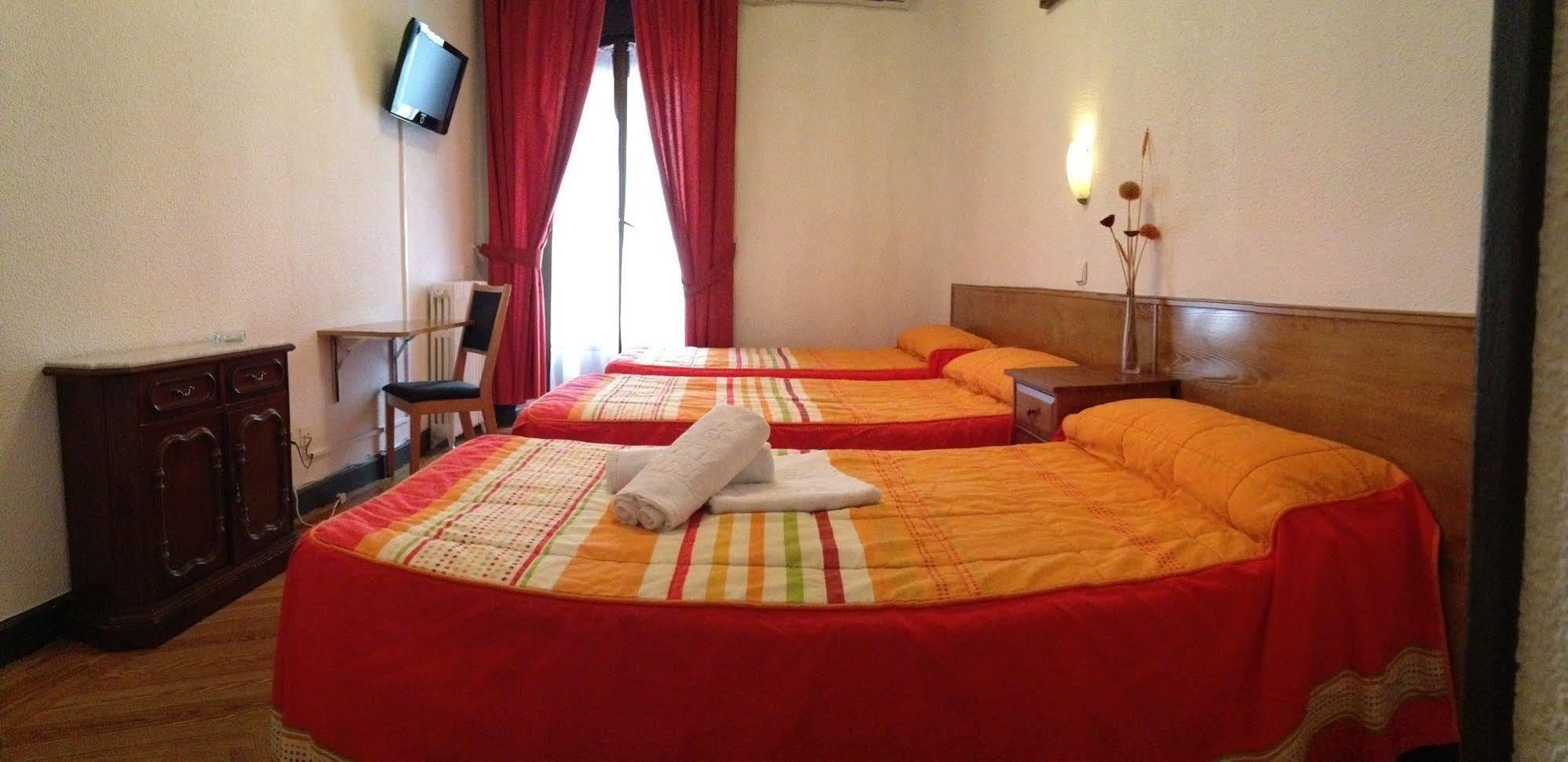 Hostal Aresol Madrid Ngoại thất bức ảnh