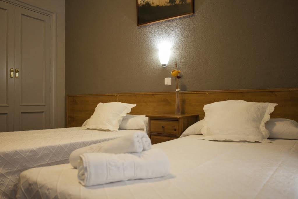 Hostal Aresol Madrid Ngoại thất bức ảnh