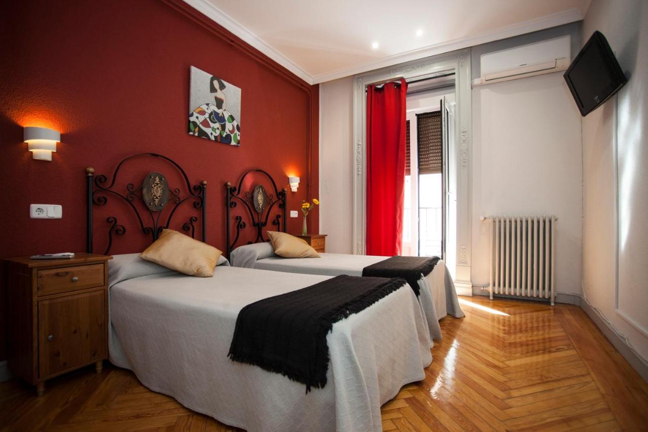 Hostal Aresol Madrid Ngoại thất bức ảnh